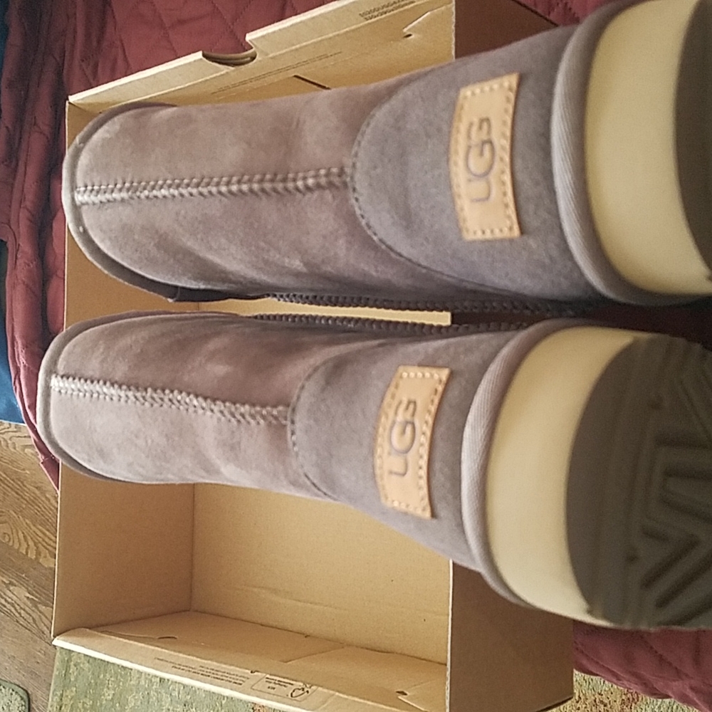 UGG boots size 8 new never worn